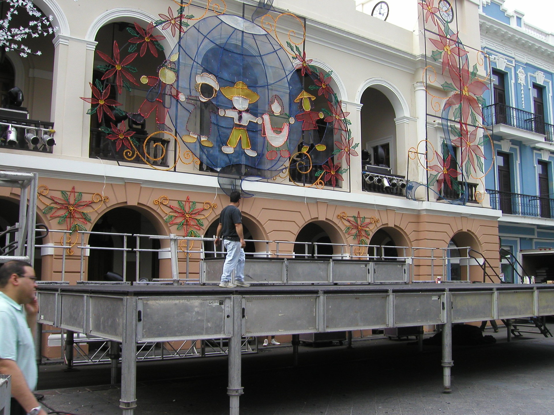 Outdoor modular stage build in Old San Juan
