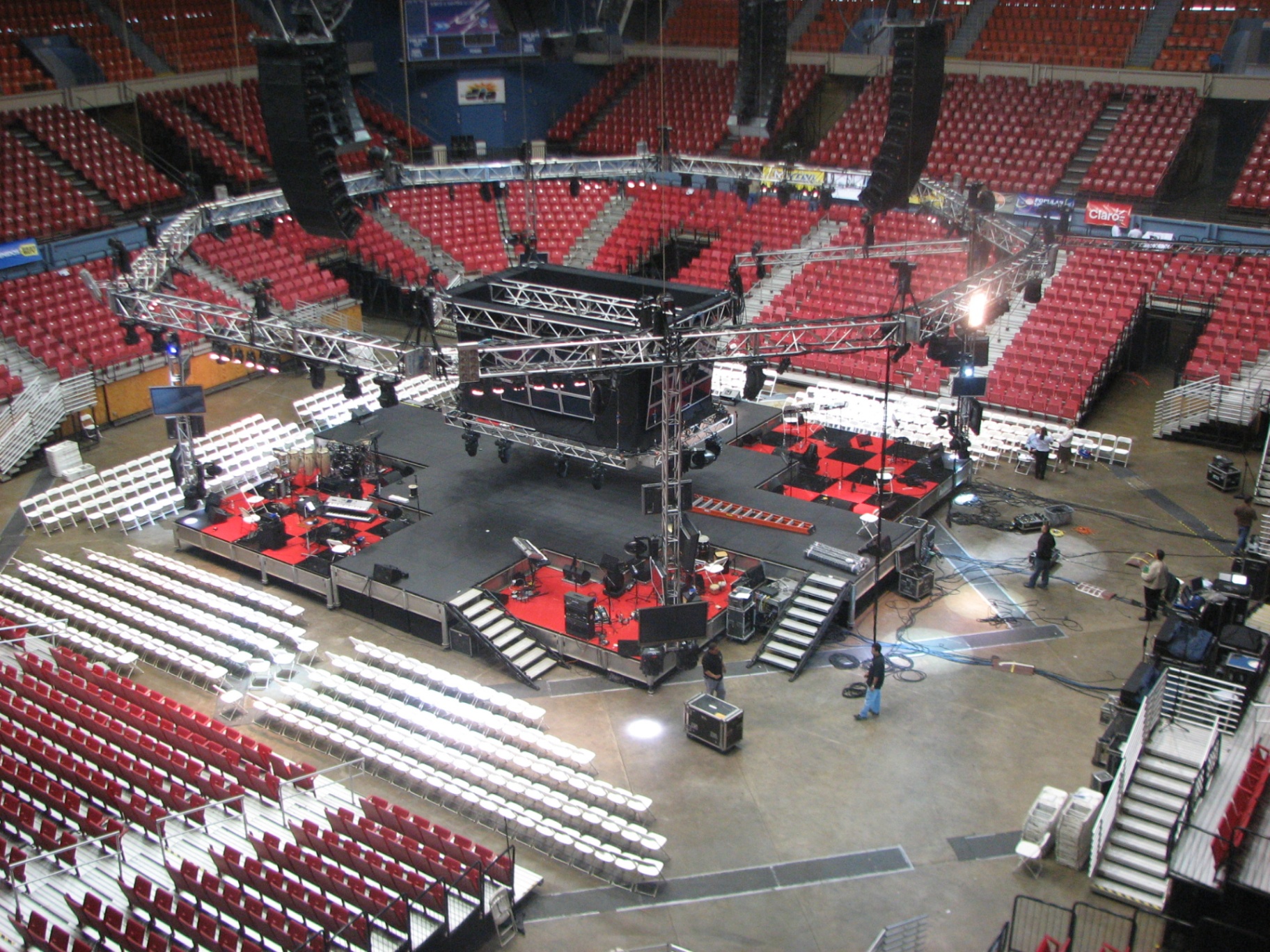 Center stage build at José Miguel Agrelot Coliseum